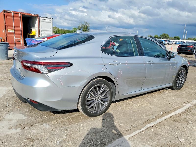 Photo 3 from auction – 2021 TOYOTA CAMRY with VIN 4T1F31AK8MU563363