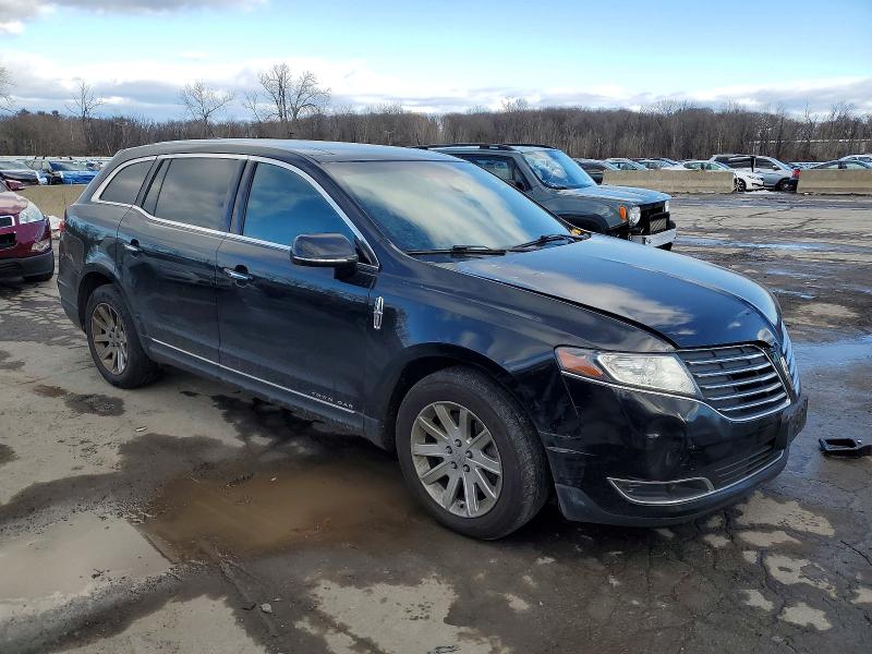 Photo 4 from auction – 2019 LINCOLN MKT with VIN 2LMHJ5NK5KBL04529