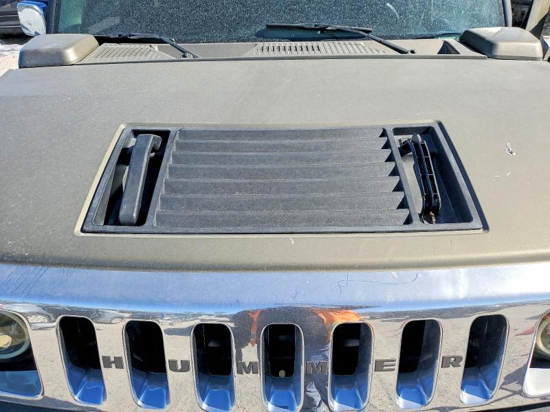Photo 11 from auction – 2005 HUMMER H2 with VIN 5GRGN23U95H126939