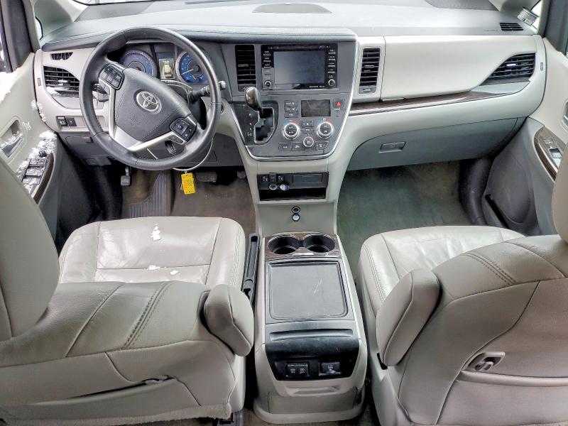 Photo 8 from auction – 2018 TOYOTA SIENNA XLE with VIN 5TDYZ3DC6JS924441