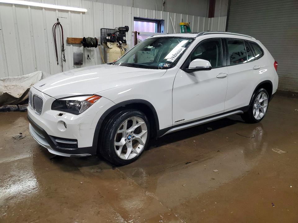 BMW X1 2015 with VIN WBAVL1C54FVY33142 - Photo from auction