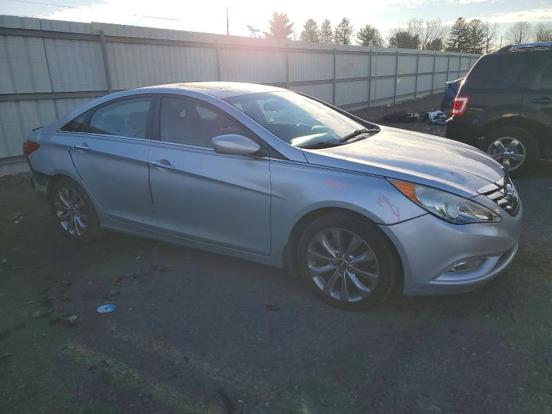Photo 4 from auction – 2013 HYUNDAI SONATA SE with VIN 5NPEC4AC3DH635137