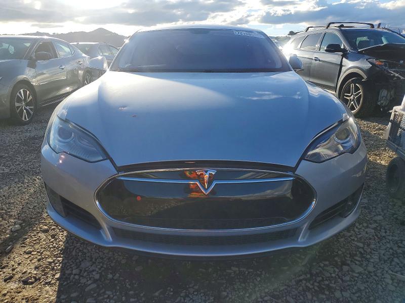 Photo 5 from auction – 2013 TESLA MODEL S with VIN 5YJSA1AC8DFP10906