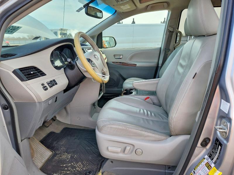 Photo 7 from auction – 2014 TOYOTA SIENNA XLE with VIN 5TDYK3DC2ES484633