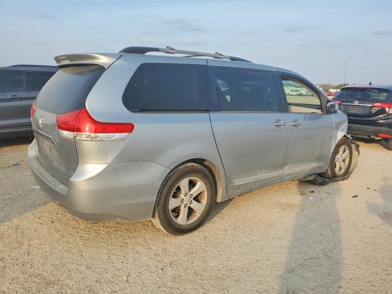 Photo 3 from auction – 2012 TOYOTA SIENNA LE with VIN 5TDKK3DC0CS277435