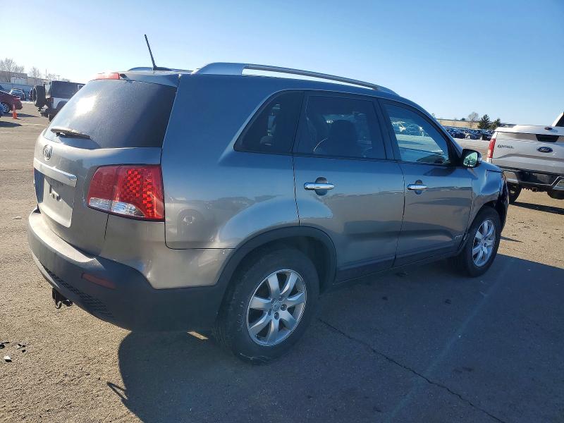 Photo 3 from auction – 2013 KIA SORENTO LX with VIN 5XYKTDA27DG367968