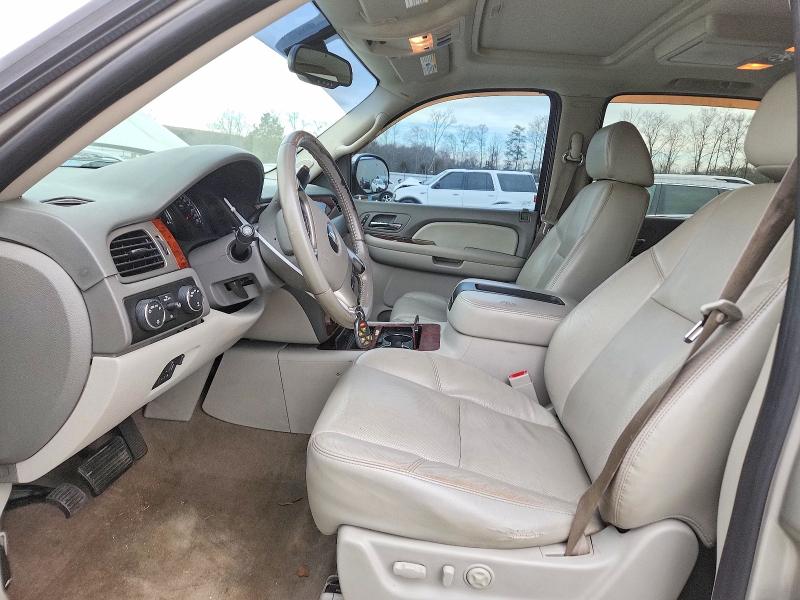 Photo 7 from auction – 2009 CHEVROLET SUBURBAN with VIN 1GNFK36359R209774