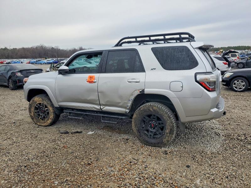 Photo 2 from auction – 2021 TOYOTA 4RUNNER with VIN JTEEU5JR1M5229084