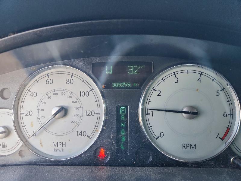 Photo 9 from auction – 2005 CHRYSLER 300 TOURIN with VIN 2C3JA53G85H572402