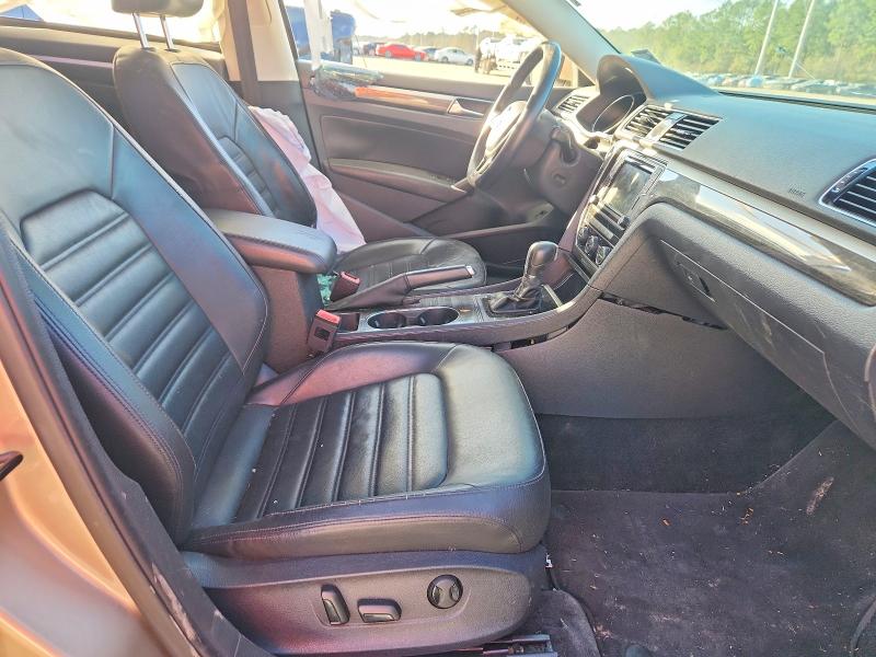 Photo 7 from auction – 2017 VOLKSWAGEN PASSAT with VIN 1VWCT7A39HC013763
