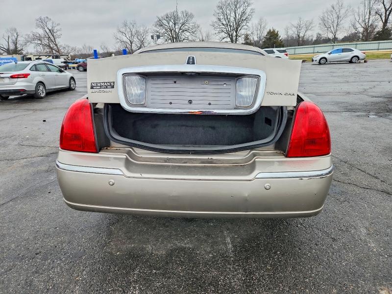 Photo 6 from auction – 2003 LINCOLN TOWN CAR S with VIN 1LNHM82W63Y612762