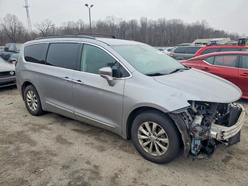 Photo 4 from auction – 2017 CHRYSLER PACIFICA T with VIN 2C4RC1BG8HR505798