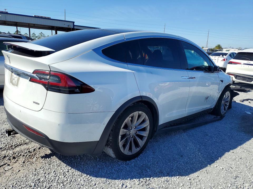 Photo 3 from auction – 2017 TESLA MODEL X with VIN 5YJXCAE26HF044619