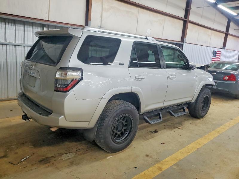 Photo 3 from auction – 2018 TOYOTA 4RUNNER with VIN JTEBU5JR5J5567988