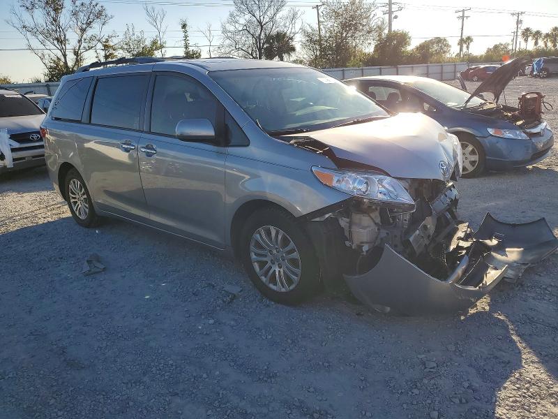 Photo 4 from auction – 2016 TOYOTA SIENNA with VIN 5TDYK3DC9GS724781