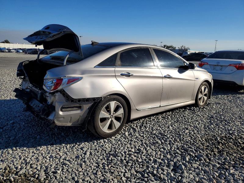 Photo 3 from auction – 2012 HYUNDAI SONATA HYB with VIN KMHEC4A40CA040918