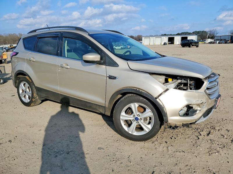 Photo 4 from auction – 2018 FORD ESCAPE with VIN 1FMCU0GD0JUB41859