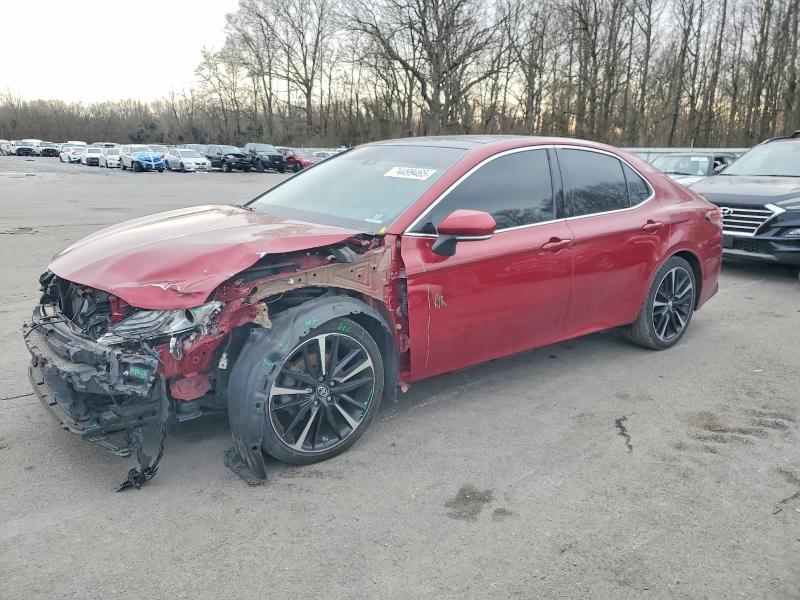 TOYOTA CAMRY XSE 2018 with VIN 4T1B61HK2JU560840 - Photo from auction