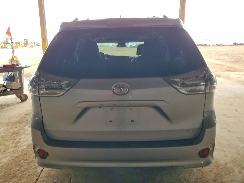 Photo 6 from auction – 2018 TOYOTA SIENNA with VIN 5TDXZ3DC9JS957722