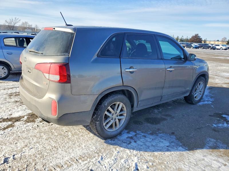 Photo 3 from auction – 2015 KIA SORENTO LX with VIN 5XYKTCA62FG611171