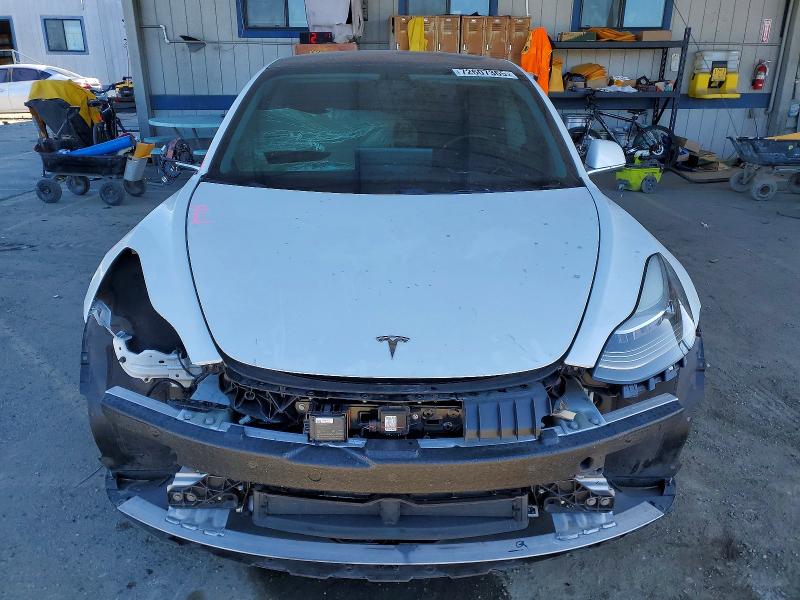 Photo 5 from auction – 2018 TESLA MODEL 3 with VIN 5YJ3E1EA9JF042885