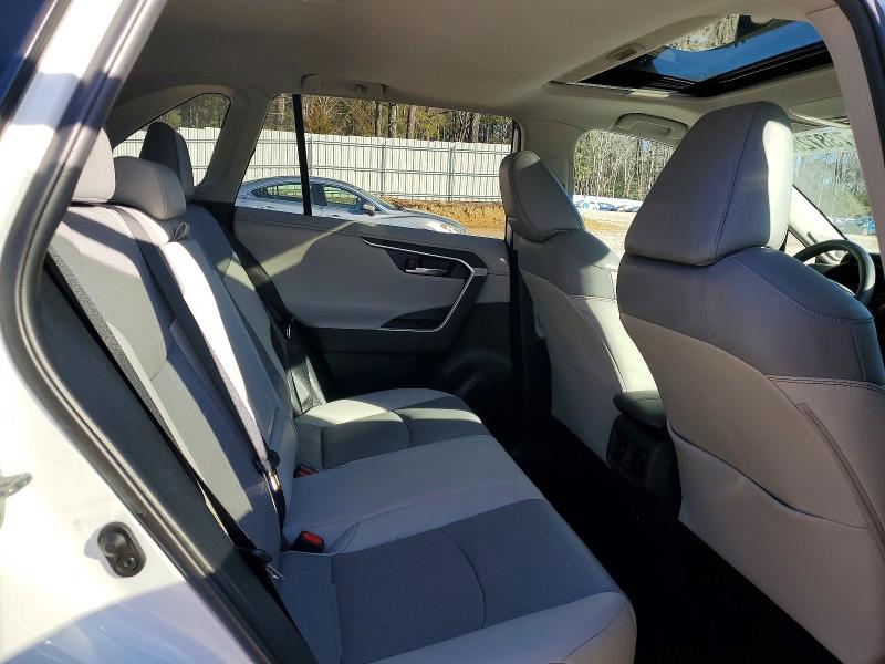Photo 11 from auction – 2019 TOYOTA RAV4 LIMIT with VIN 2T3N1RFV2KW041075