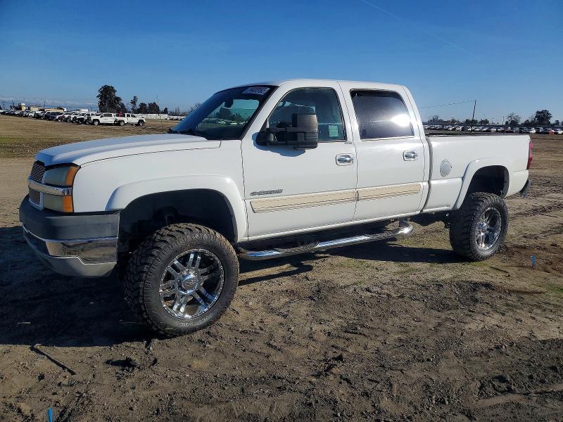 CHEVROLET SILVERADO 2004 with VIN 1GCHC23U24F241307 - Photo from auction