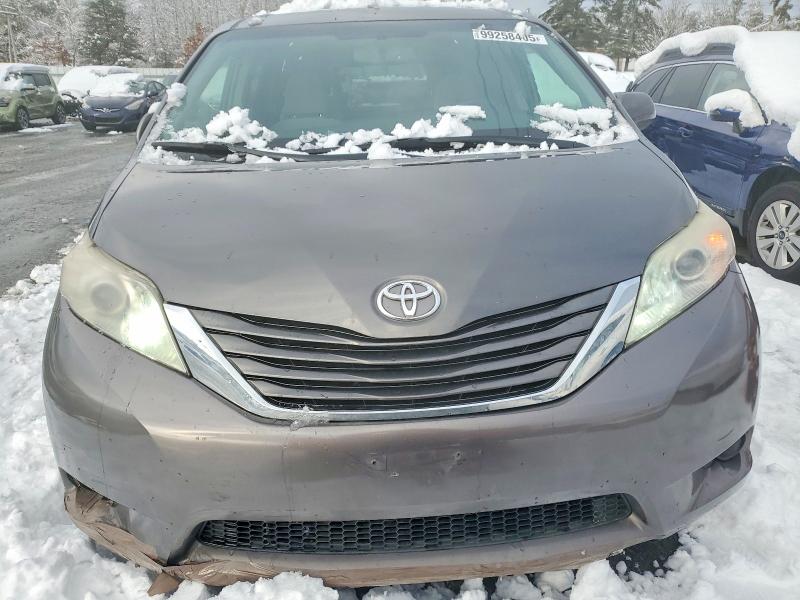 Photo 5 from auction – 2017 TOYOTA SIENNA with VIN 5TDKZ3DC6HS797691