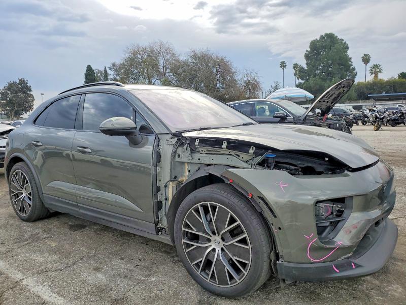 Photo 4 from auction – 2024 PORSCHE MACAN 4 with VIN WP1AA2XA5RL001891