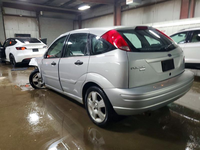 Photo 2 from auction – 2005 FORD FOCUS ZX5 with VIN 3FAFP37N95R136777