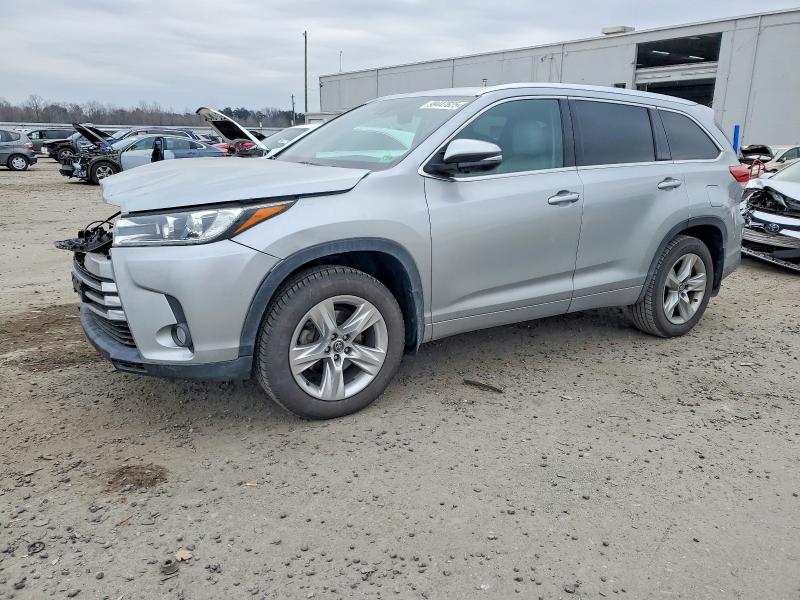 TOYOTA HIGHLANDER 2017 with VIN 5TDDZRFH4HS412228 - Photo from auction