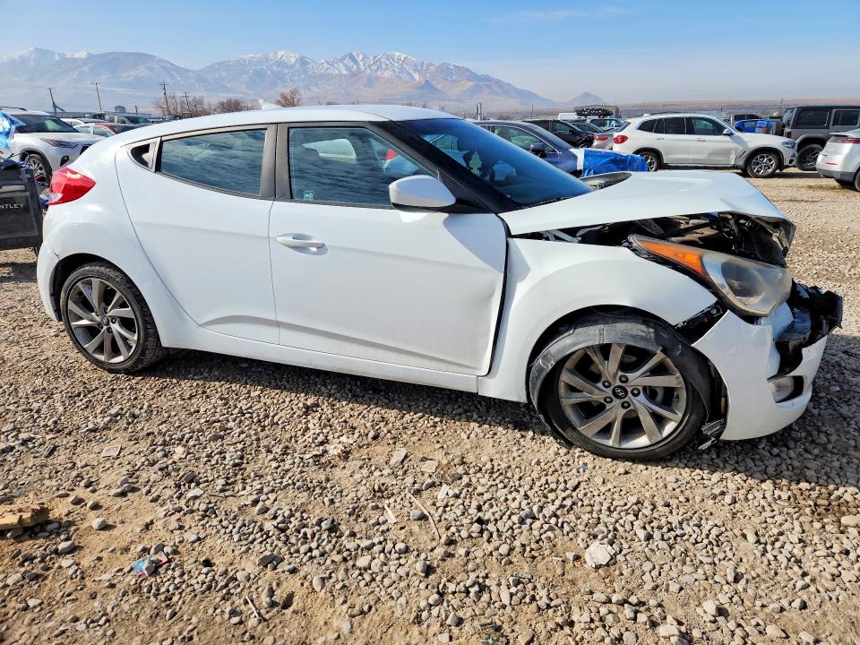 Photo 4 from auction – 2017 HYUNDAI VELOSTER with VIN KMHTC6AD4HU312556