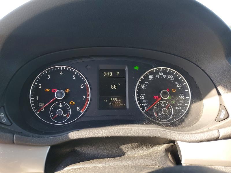 Photo 9 from auction – 2014 VOLKSWAGEN PASSAT S with VIN 1VWAT7A3XEC032938