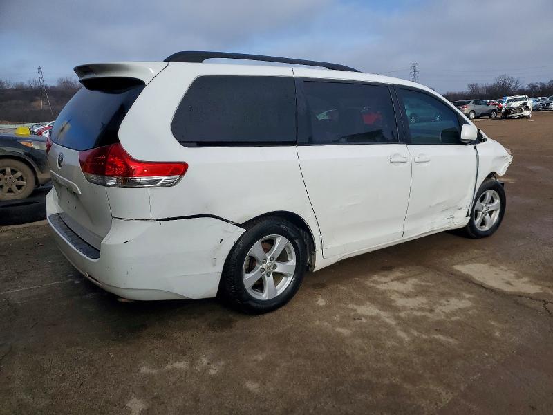 Photo 3 from auction – 2011 TOYOTA SIENNA LE with VIN 5TDKK3DC6BS150882