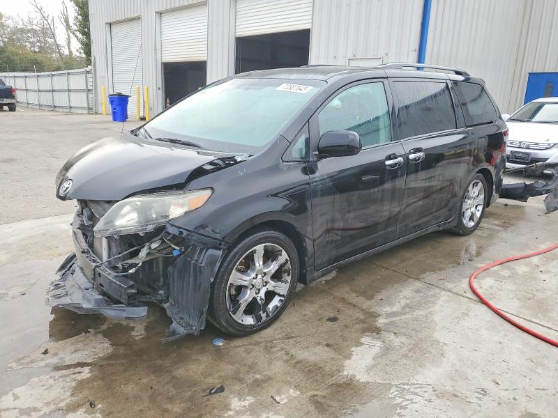 TOYOTA SIENNA 2013 with VIN 5TDXK3DCXDS296405 - Photo from auction