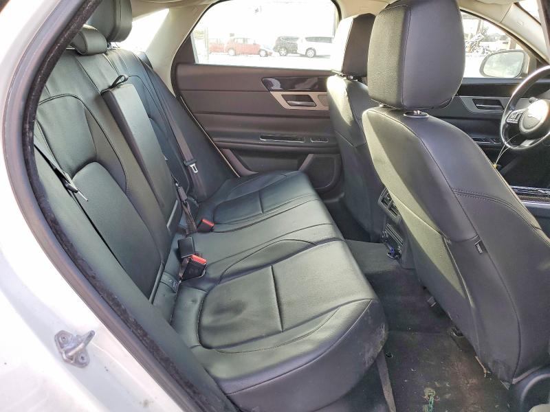 Photo 10 from auction – 2017 JAGUAR XF with VIN SAJBR4BV0HCY46610