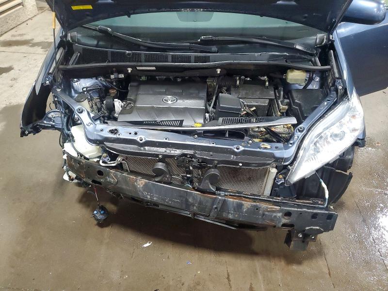 Photo 12 from auction – 2015 TOYOTA SIENNA XLE with VIN 5TDYK3DC6FS555253
