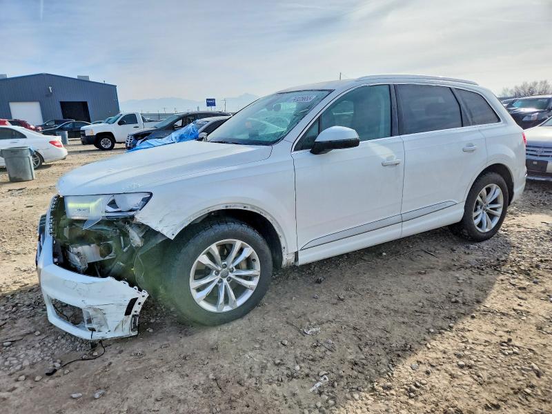 AUDI Q7 PREMIUM 2017 with VIN WA1LHBF7XHD054300 - Photo from auction
