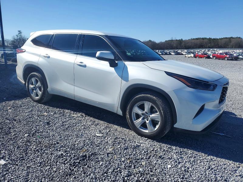 Photo 4 from auction – 2022 TOYOTA HIGHLANDER with VIN 5TDCZRAH7NS556872