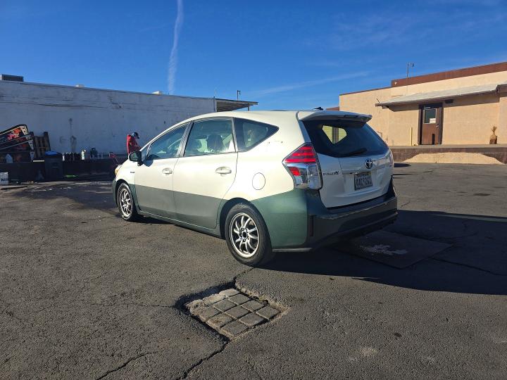 Photo 3 from auction – 2015 TOYOTA PRIUS V with VIN JTDZN3EU5FJ035383