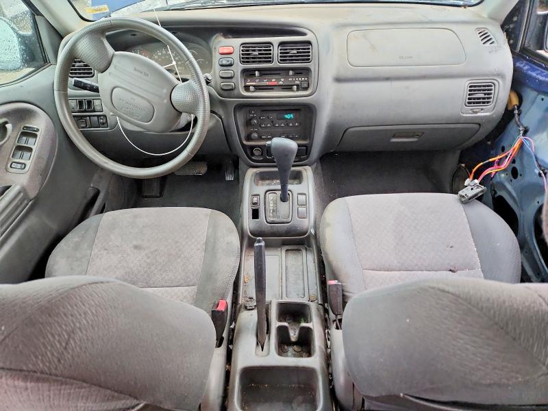 Photo 8 from auction – 2001 CHEVROLET TRACKER with VIN 2CNBE13C016936808