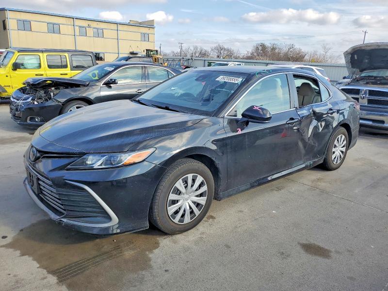 TOYOTA CAMRY LE 2022 with VIN 4T1C31AK7NU580367 - Photo from auction