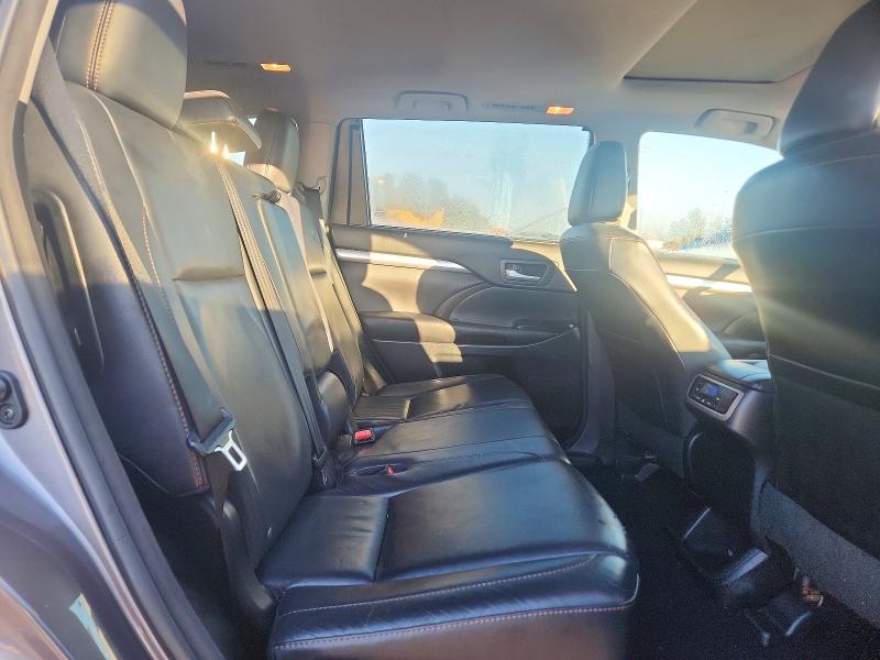 Photo 11 from auction – 2016 TOYOTA HIGHLANDER with VIN 5TDJKRFH0GS334522