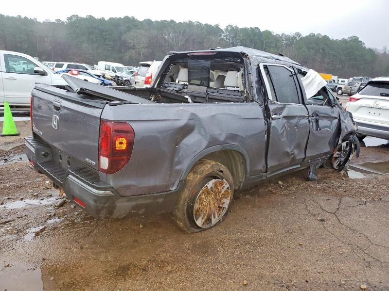 Снимка 3 от търг – 2018 HONDA RIDGELINE с VIN 5FPYK3F77JB014751