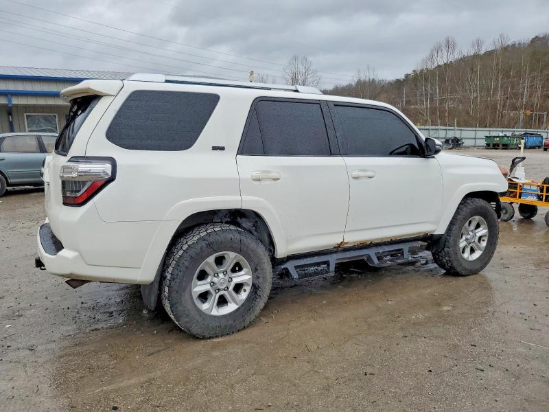 Photo 3 from auction – 2015 TOYOTA 4RUNNER SR with VIN JTEBU5JR0F5223217