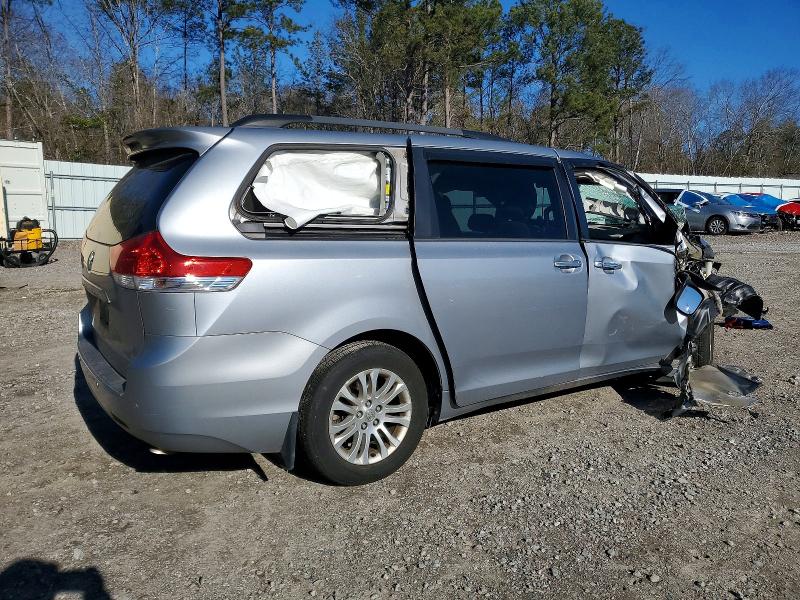 Photo 3 from auction – 2013 TOYOTA SIENNA with VIN 5TDYK3DC0DS294330
