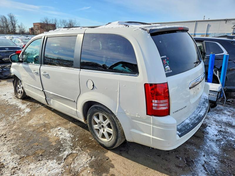 Photo 2 from auction – 2010 CHRYSLER TOWN & COU with VIN 2A4RR5D17AR164103