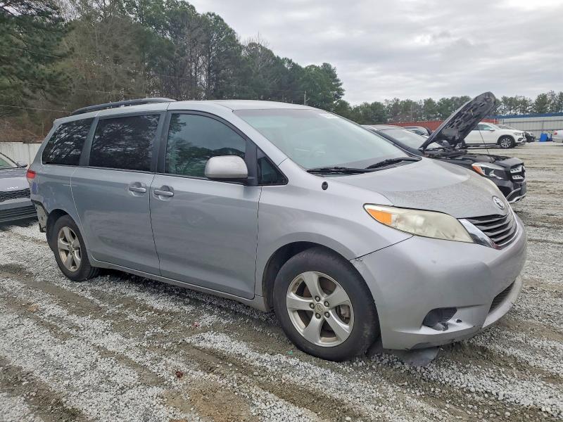 Photo 4 from auction – 2014 TOYOTA SIENNA LE with VIN 5TDKK3DC7ES454288