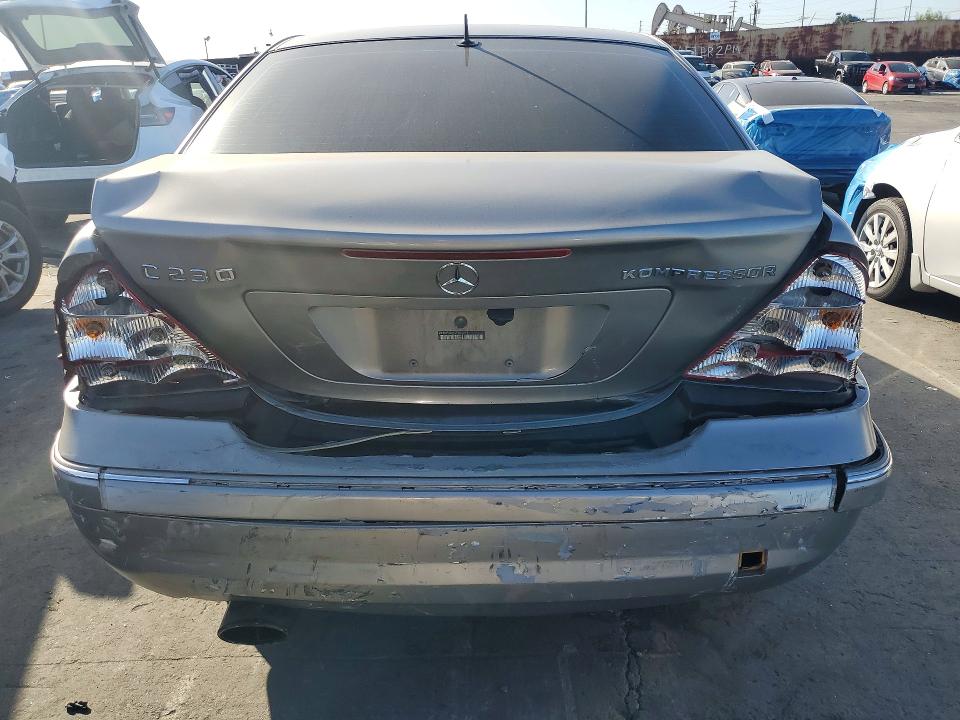 Photo 6 from auction – 2005 MERCEDES-BENZ C with VIN WDBRF40J15F565219