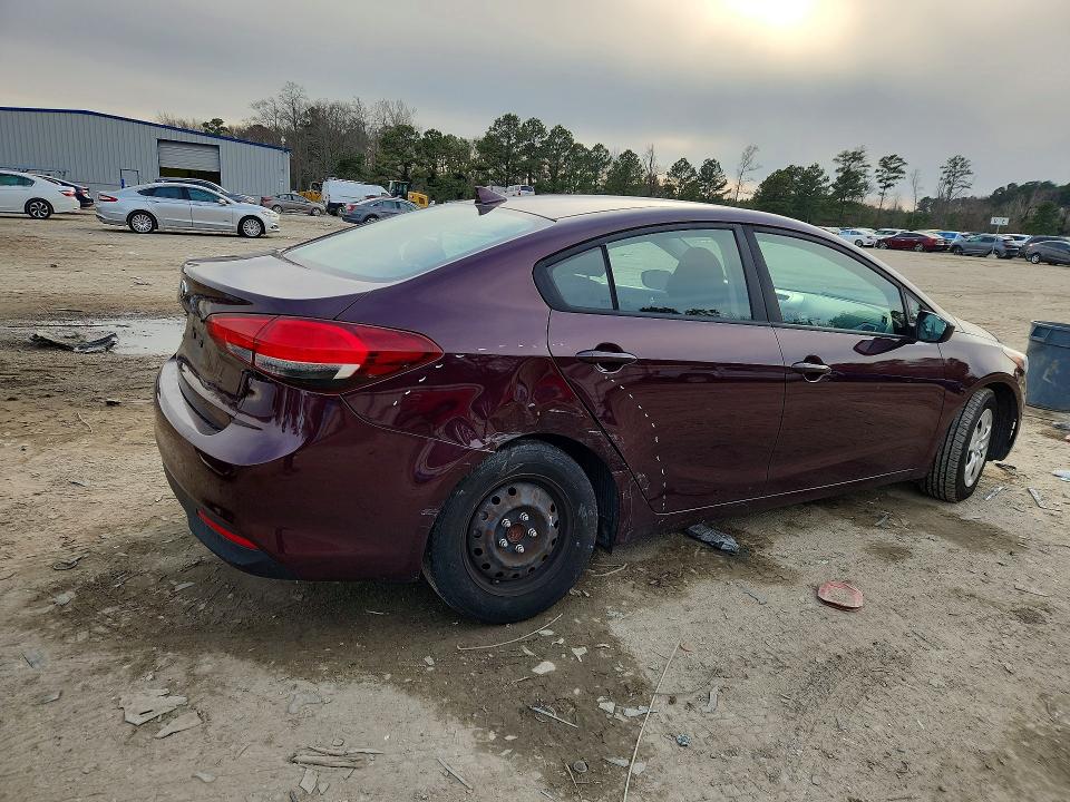 Photo 3 from auction – 2018 KIA FORTE LX with VIN 3KPFK4A77JE176351